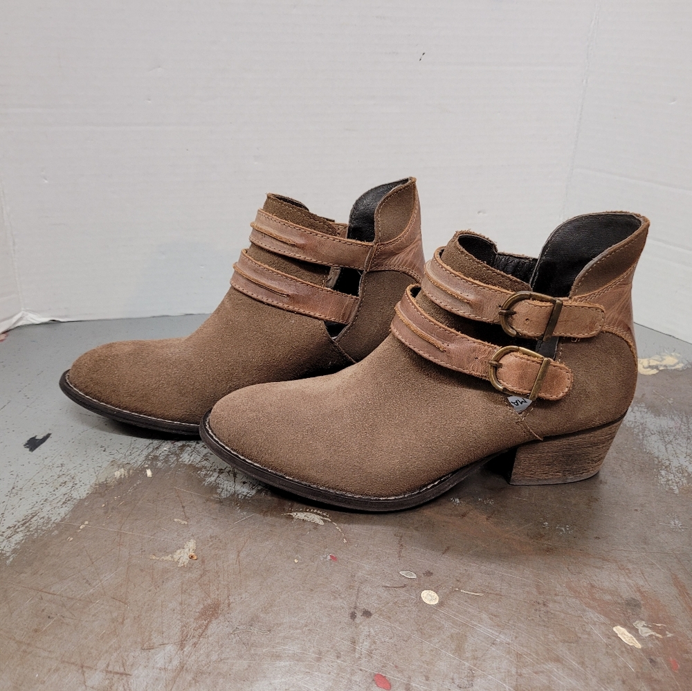 STEVE MADDEN RASKAL BOOTS SUEDE LEATHER TAUPE BUCKLE MOTO sz 7.5